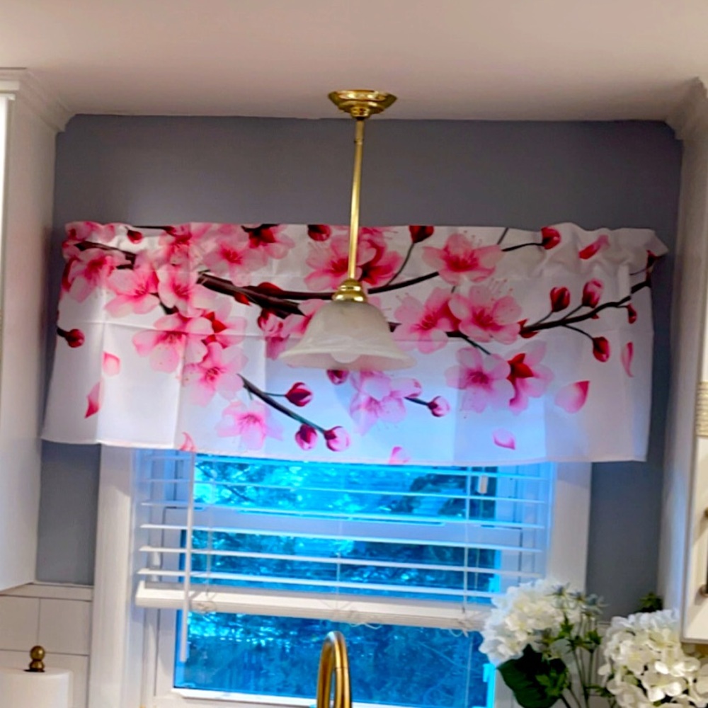 Pink and white curtain valance for any room in the house. It’s 100% polyester